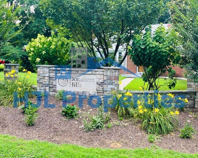 Building Photo - Beautiful Large Home in Donelson!