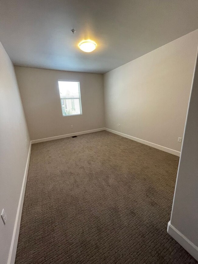 Building Photo - Italian Villages | 3-Bedroom Townhome