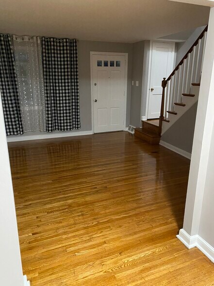 Building Photo - 6708 Montgomery Ave