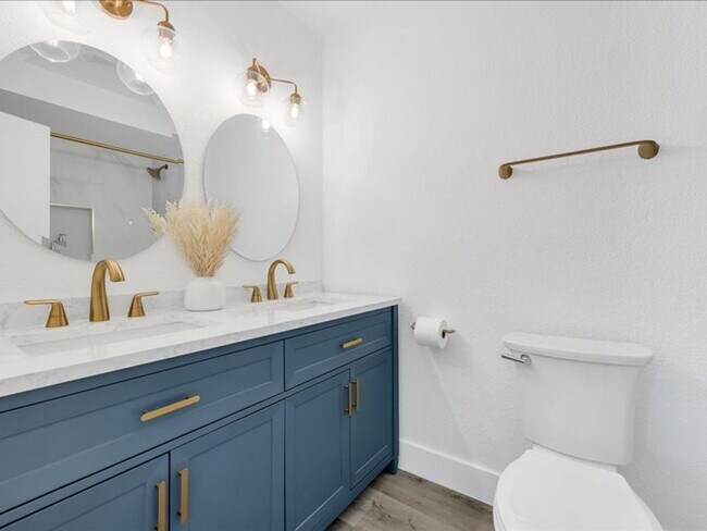 Building Photo - Beautifully upgraded 2 bedroom 2 story tow...