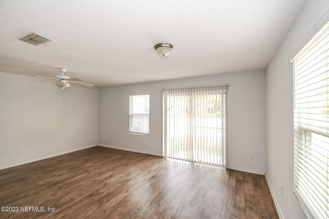 Building Photo - 554 Eiseman Wy