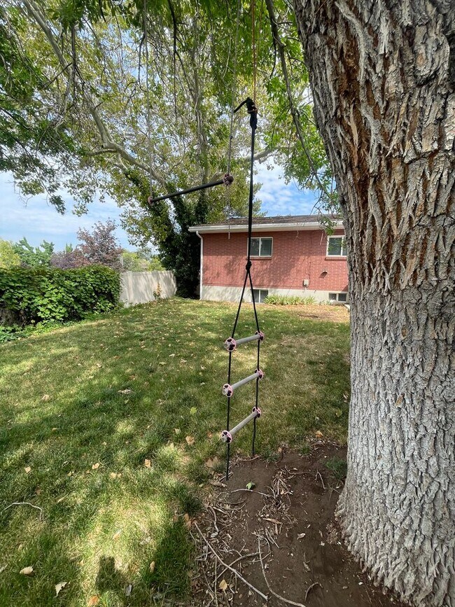 Building Photo - Spacious 5 Bedroom House in Salt Lake