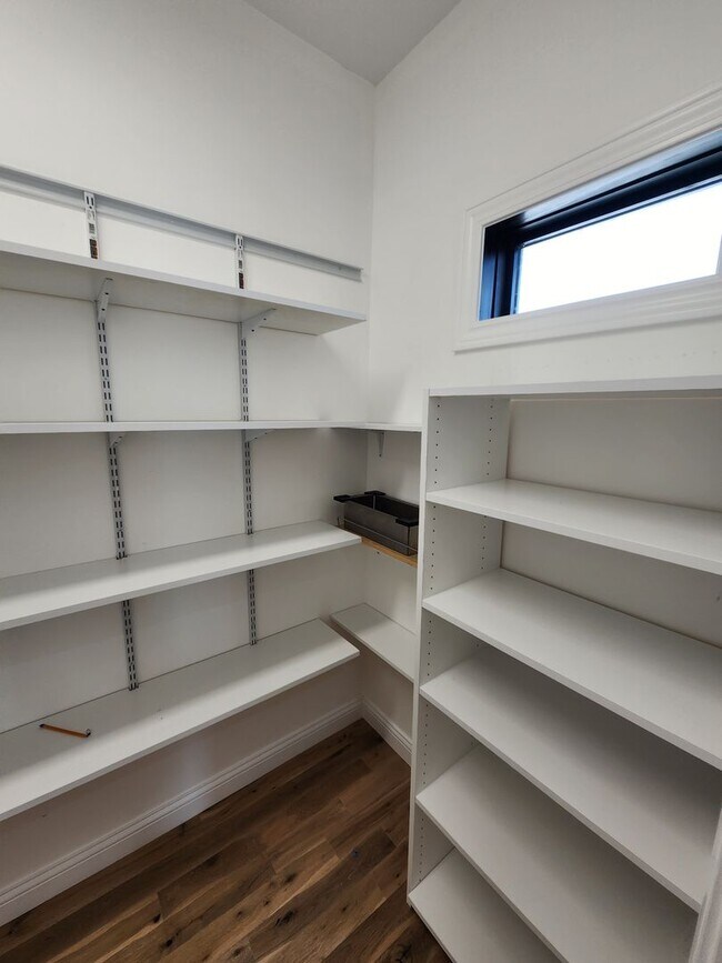 Building Photo - 6817 Timber Ct