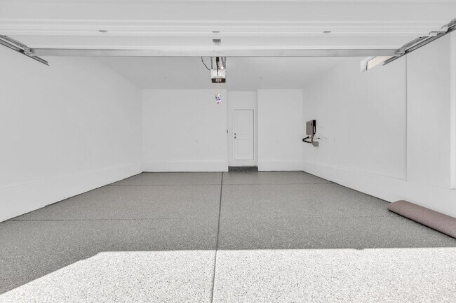 Building Photo - BRAND NEW - NEVER LIVED IN 3 BR/2.5 BA Townhouse across the street from Henderson Hospital and Me...