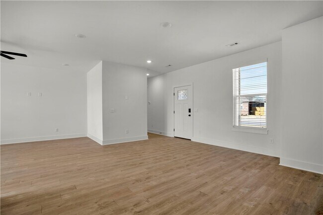 Building Photo - 4805 W Sturgeon St