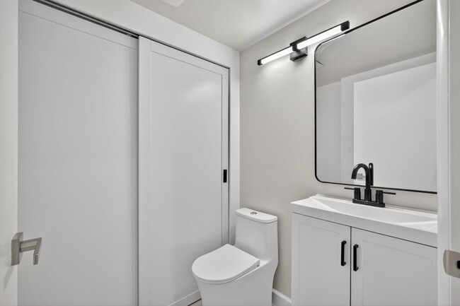 Building Photo - 4204 Roxbury Ct