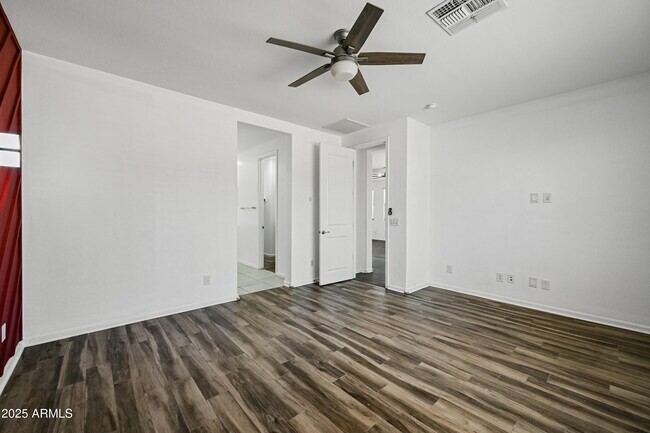 Building Photo - 4030 W Ross Ave