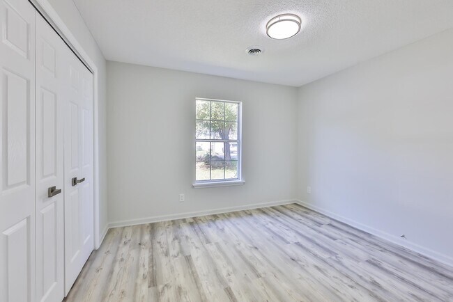 Building Photo - 2914 Temperance Dr