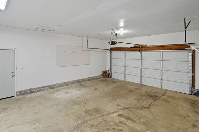Building Photo - 40 Westview Dr