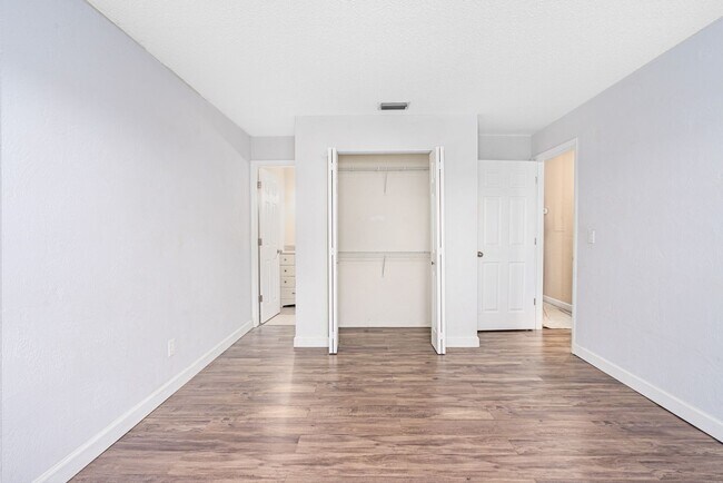 Building Photo - 2 Bedroom, 2 Bath with 2nd Floor Ocean Views!