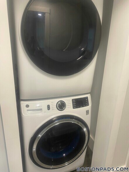 Building Photo - 118 Marginal St