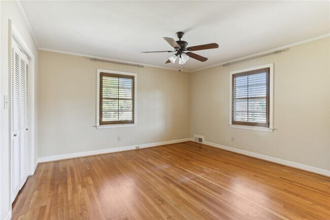 Building Photo - 235 Elden Dr NE
