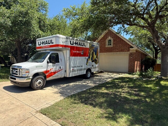 Building Photo - 4 Bedroom/2 Bath Links At Canyon Springs Subdivision
