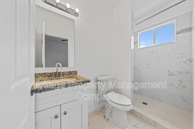 Building Photo - 323 Gabriel