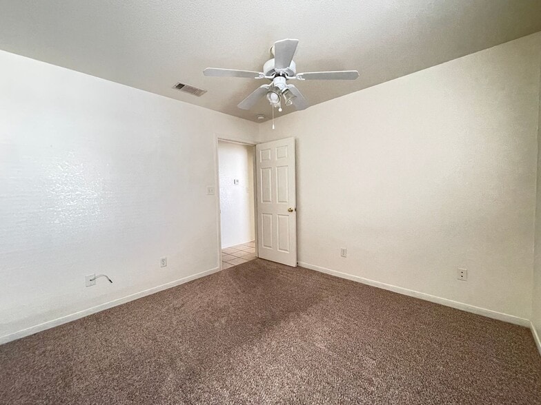 Building Photo - 4800 John David Dr