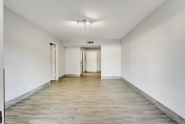 Building Photo - 480 NW 20th St