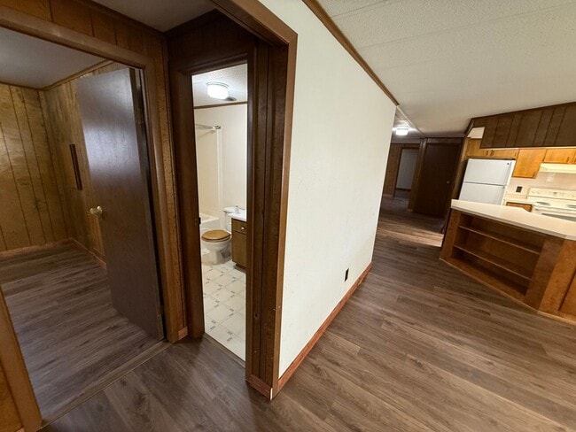 Building Photo - 4 Bed 2 Bath Home with 2 Car Garage, Large Private Fenced Yard. Lander, WY