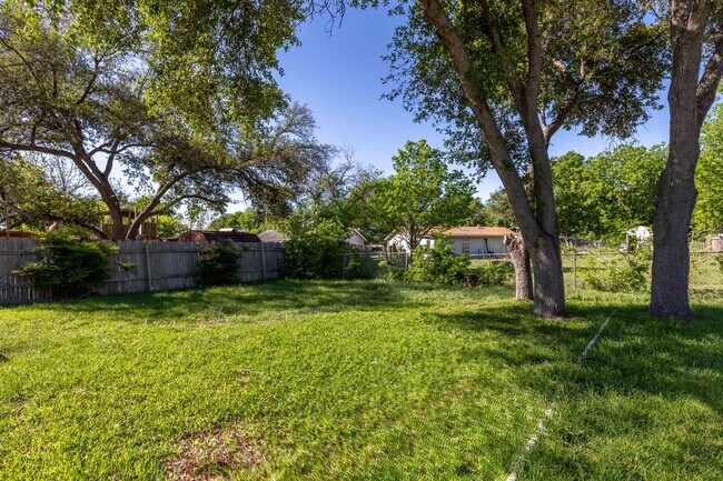 Building Photo - 4910 Tennyson Dr