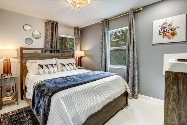 Building Photo - 2302 Taylor St