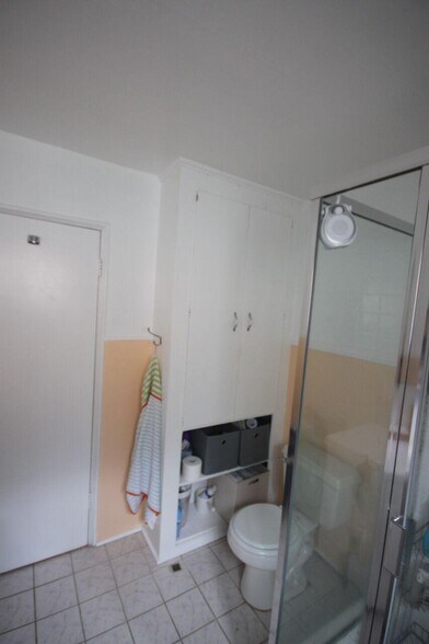 Building Photo - 2434 Oak St