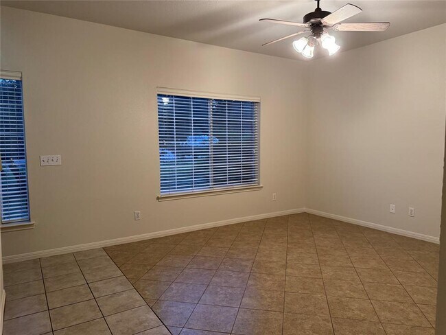 Building Photo - 9 Deerfield Dr