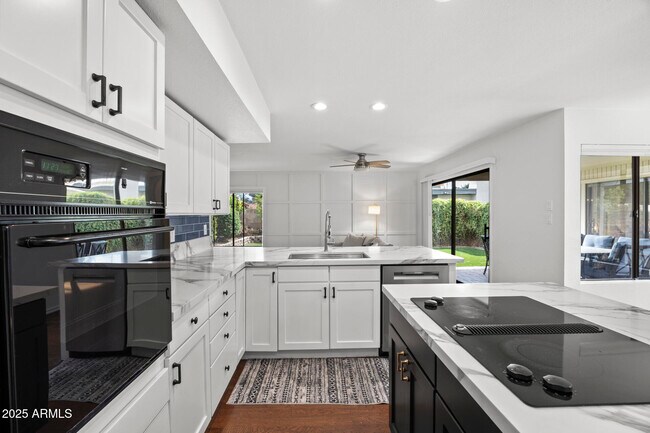 Building Photo - 8649 N Willowrain Ct