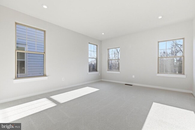 Building Photo - 1011 Venifena Terrace SE