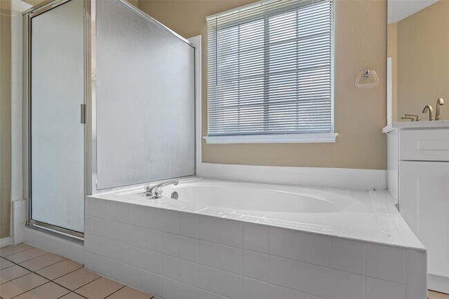 Building Photo - 100 Parque Cir