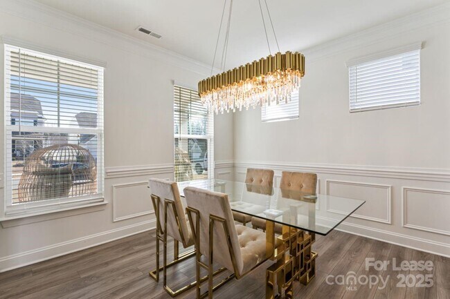 Building Photo - 116 Farrier Ln