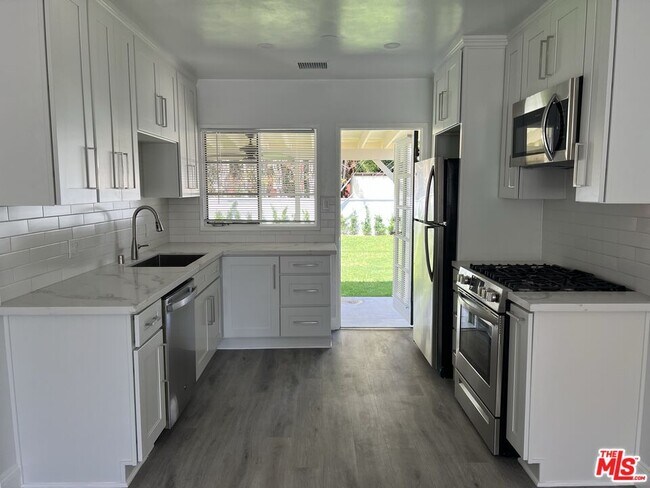 Building Photo - 5835 Shoshone Ave