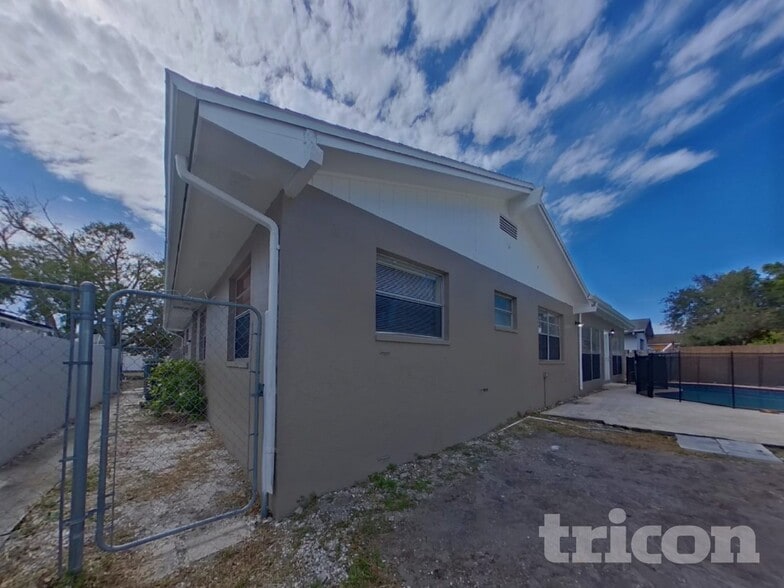 Building Photo - 2290 Colonial Dr