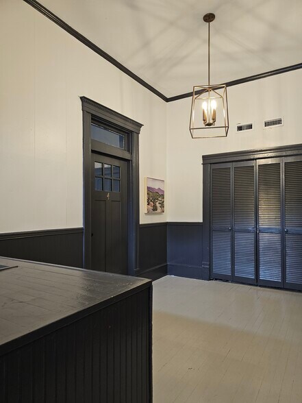 Building Photo - 1012 Love Ave