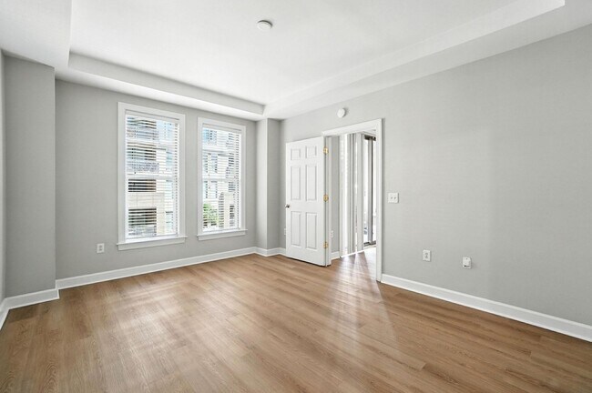 Building Photo - Uptown Condo!