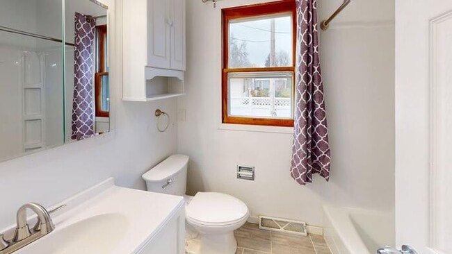 Building Photo - 905 Lincoln Ave