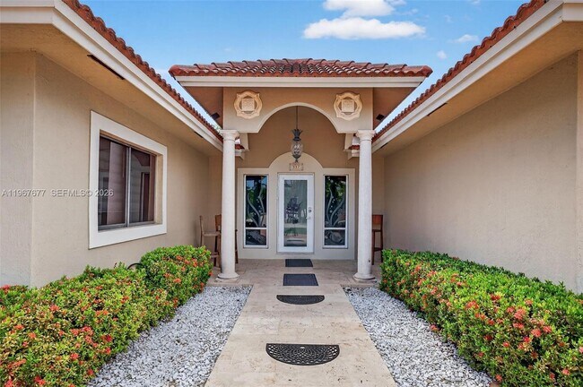 Building Photo - 317 S Riverside Dr