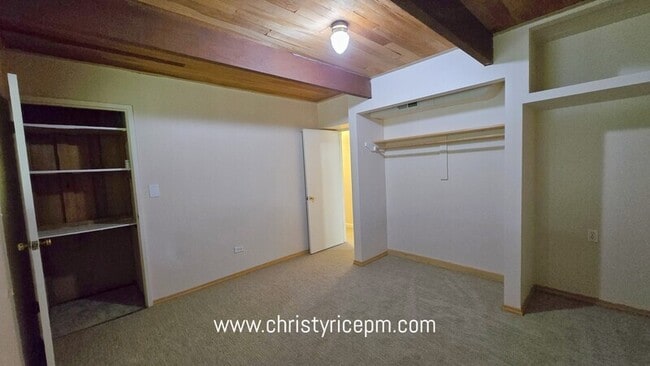 Building Photo - 14245 SE 41st St