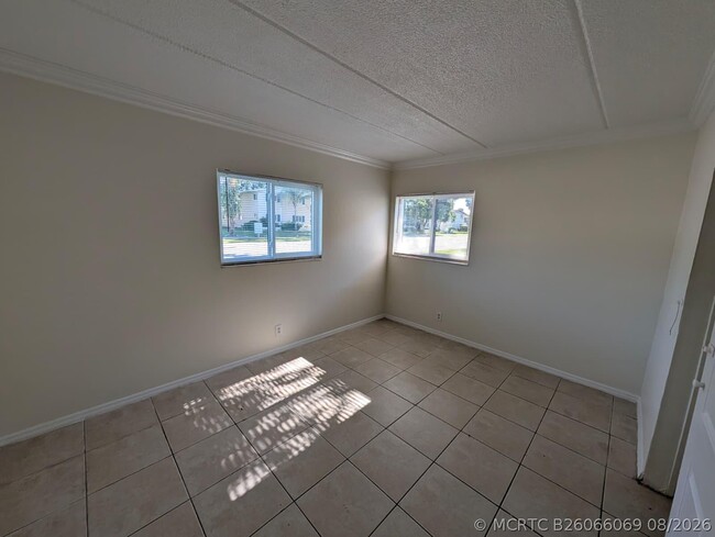 Building Photo - 817 Lighthouse Dr