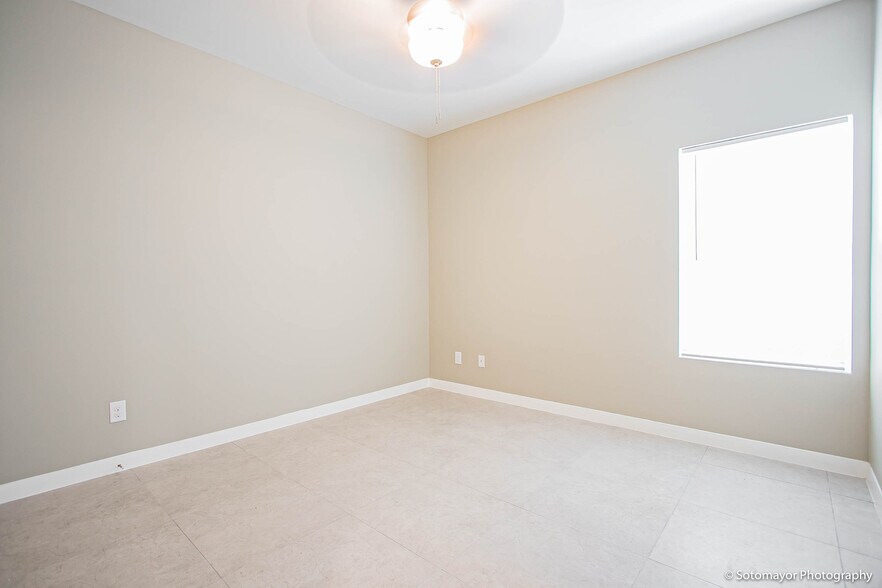 Building Photo - 3424 Golden Nugget