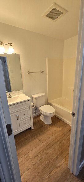 Hall Bathroom - 345 Victor Ln