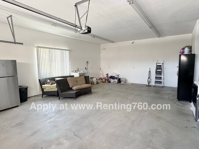 Building Photo - Incredible City Views In Western Hills Est...