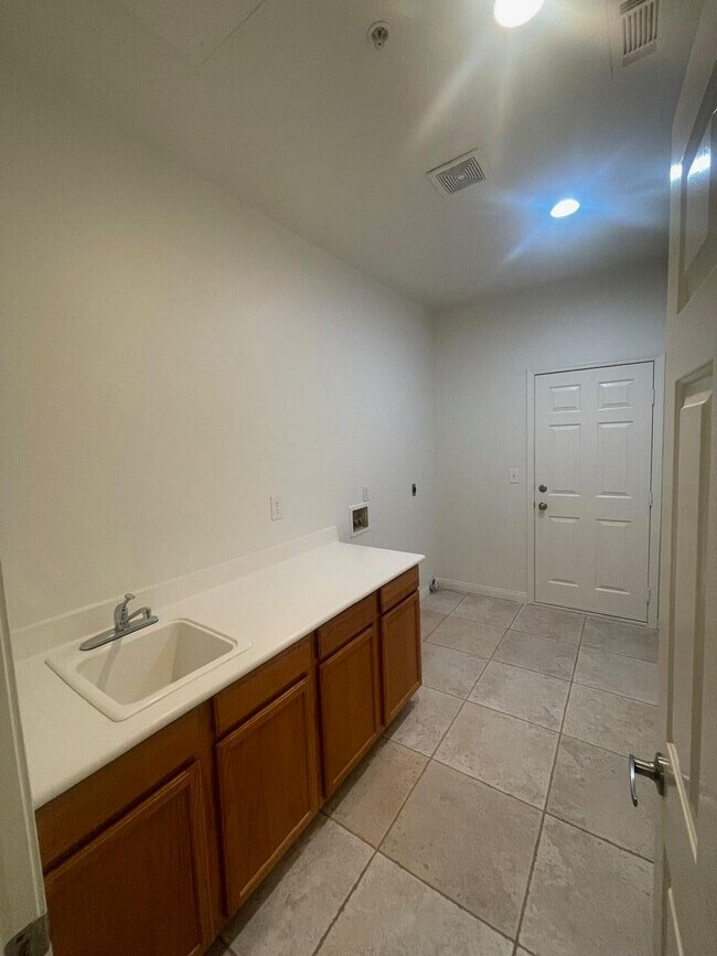 Building Photo - 74082 Daisy Ln