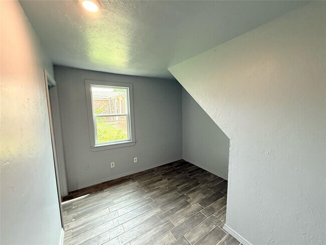 Building Photo - 1812 S High Ave