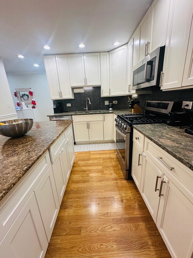 Building Photo - 2062 Danbury Pl