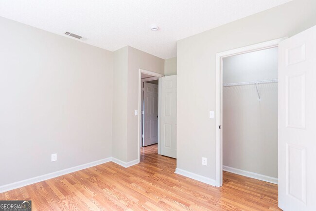 Building Photo - 2506 Venture Cir