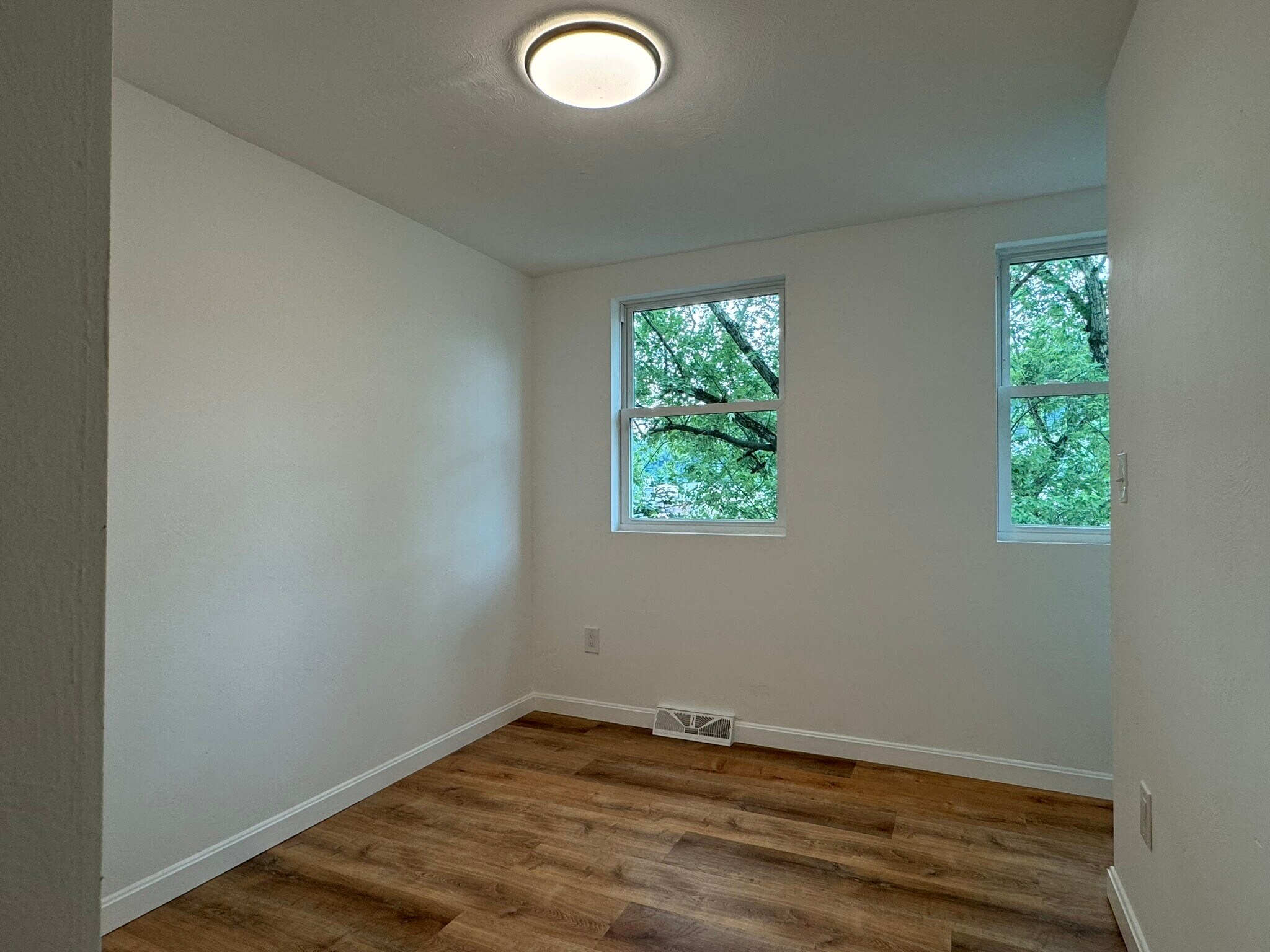 Building Photo - 225 Evergreen Ave