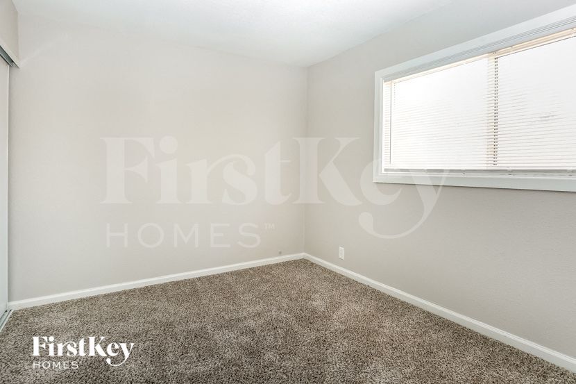 Building Photo - 1904 Carver Ave