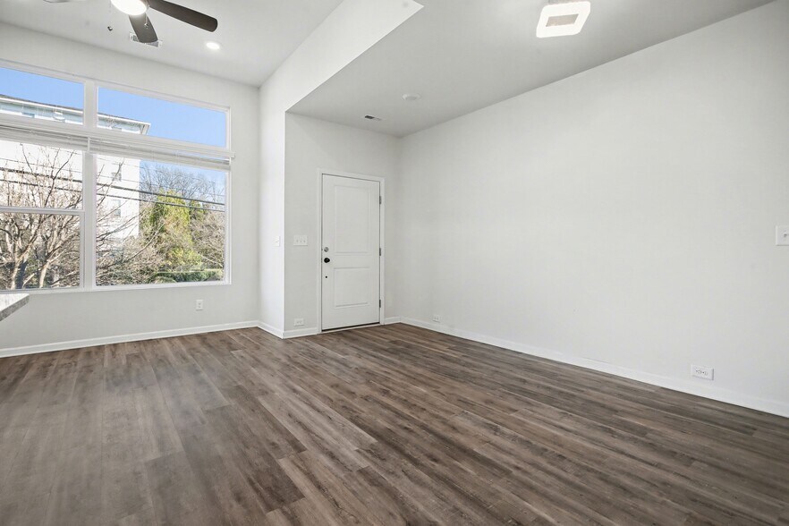 Building Photo - 2037 Statesville Ave