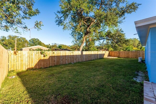 Building Photo - 2203 Nottingham Rd