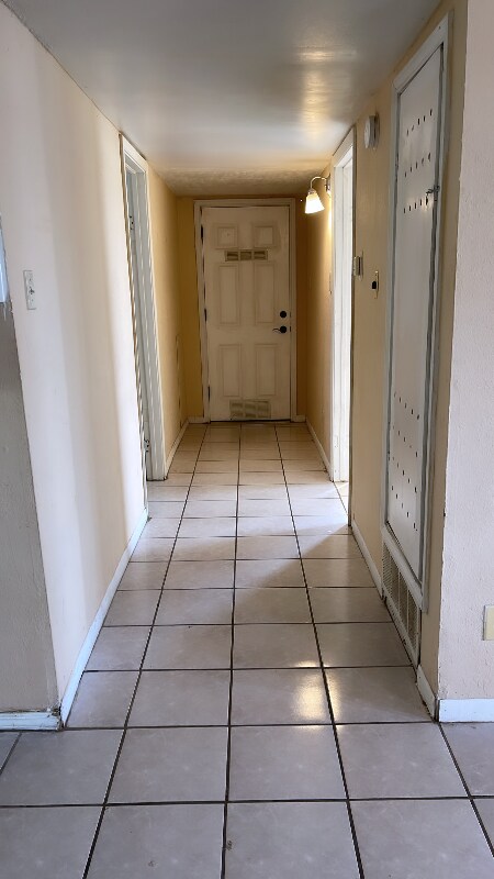 Building Photo - 103 Riverview Ct