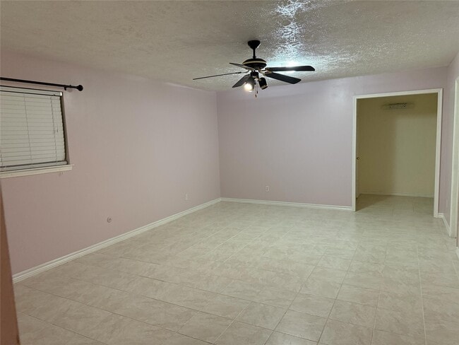 Building Photo - 9826 Sagewell Dr